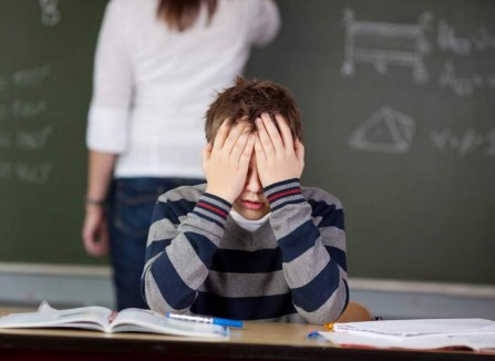 Как говорить с ребенком о проблемах в школе? Инструкция от психолога