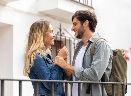 О роли психологических «поглаживаний» в коммуникации.